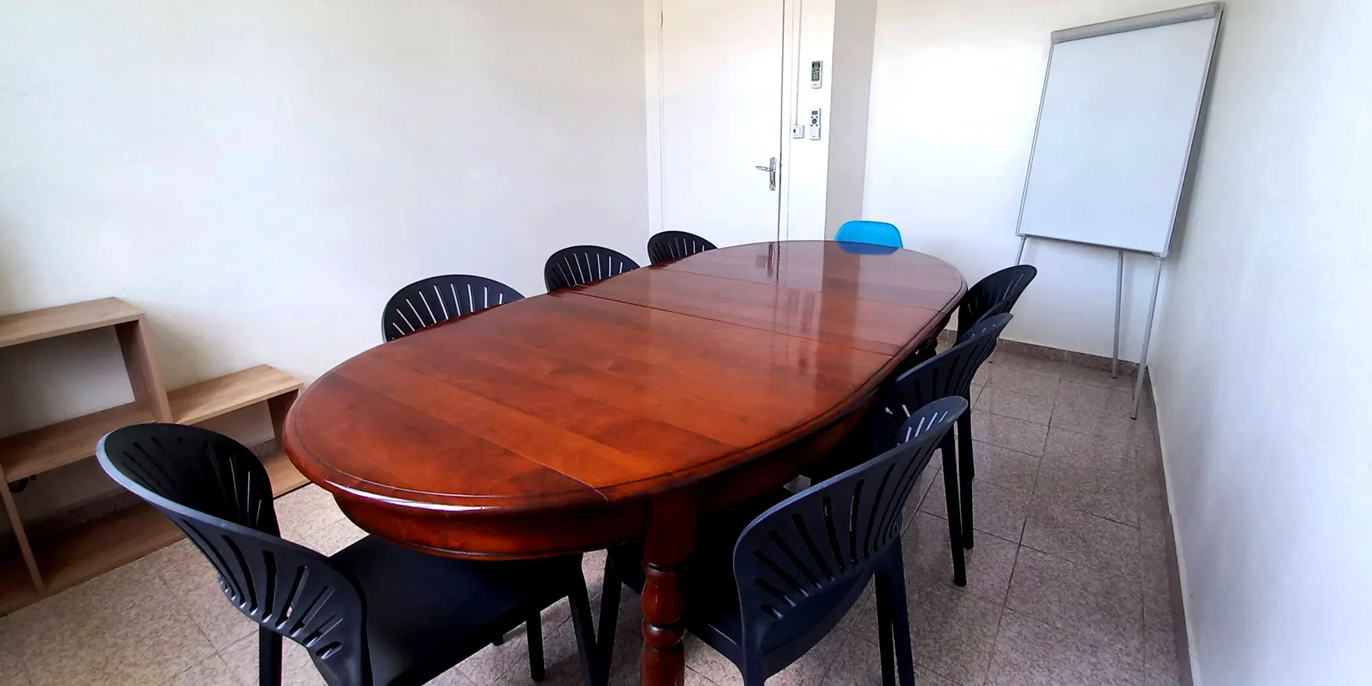 Salle Choca pour coworking et formations à La Réunion, pour groupes jusqu’à 8 personnes