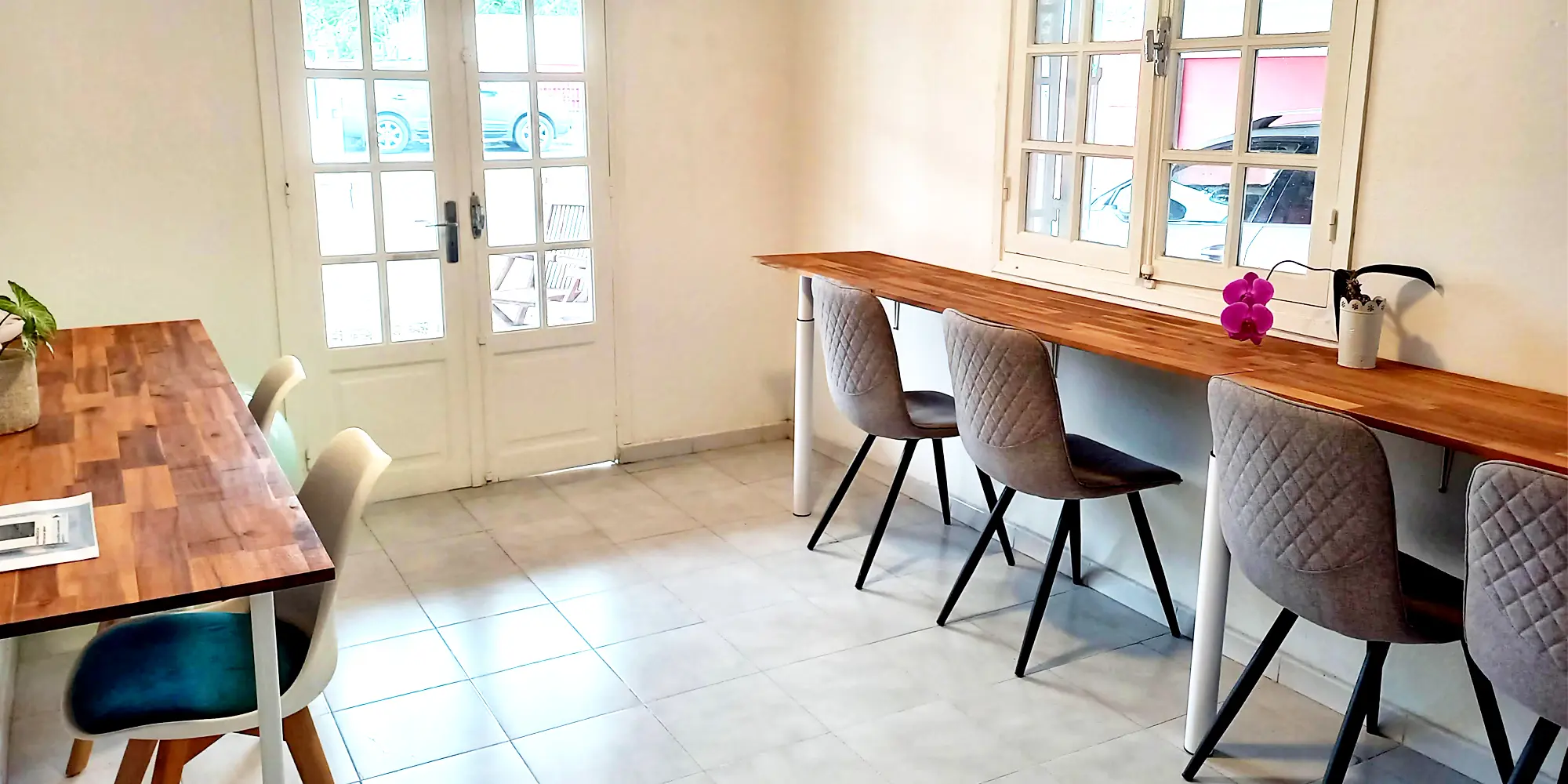 Salle Komela pour coworking à La Réunion, pour individuels jusqu’à 8 personnes